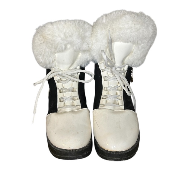 Stylish Women's Black and White Fur-Lined Boots - Picture 2 of 12